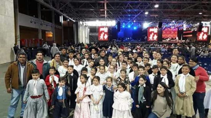 Los niños de la Academia Municipal de Folclore deslumbraron en el Ponchito