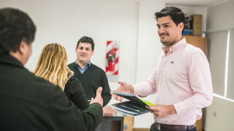 La Caja avanza con el pago de obra de gas y entregó 6 créditos para viviendas
