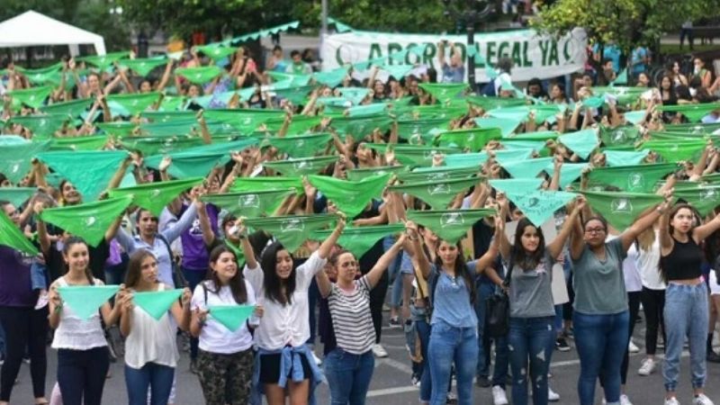 Piden al ministro de Salud que asegure el normal proceso del debate por la IVE