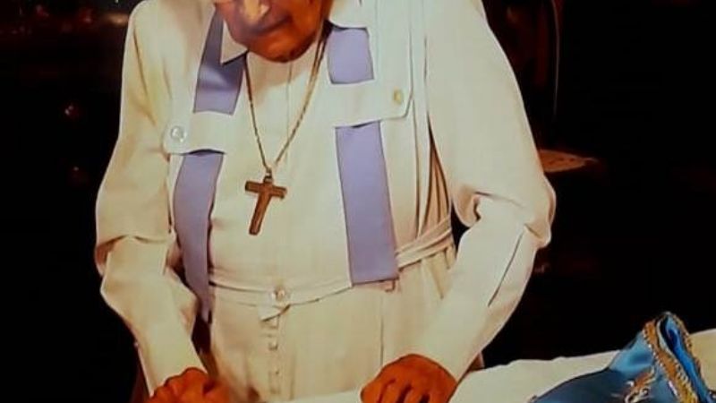 La Virgen del Valle recibe el tributo de los visitantes en el Poncho