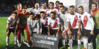 RIVER con el cheque de los 560 mil pesos del pase a 16vos.