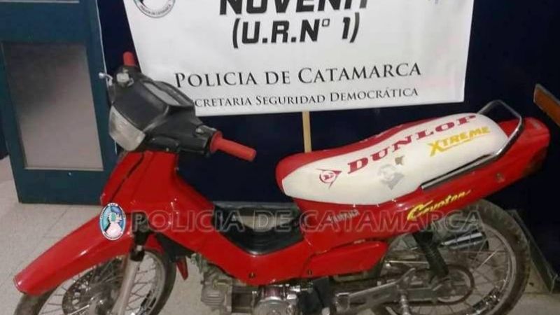 Recuperan una moto y una campera robadas