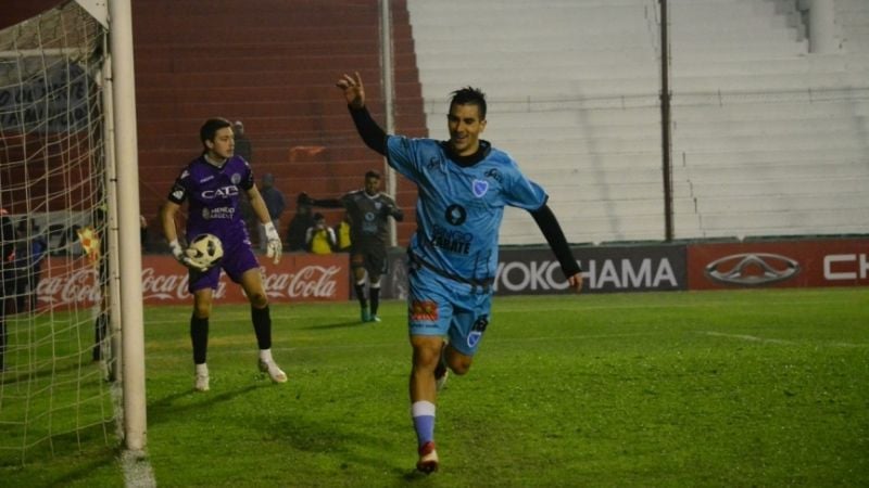 “A lo Abreu”, Defensores de Zárate eliminó a Godoy