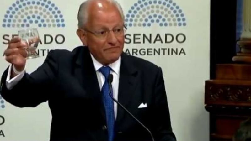 Para Abel Albino, el preservativo no protege del sida