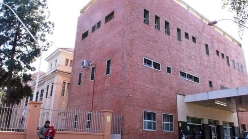 Pidió auxilio a policías cuando su hija sufría convulsiones