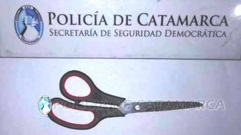 Joven sospechoso no quiso identificarse y atacó a un policía con una tijera
