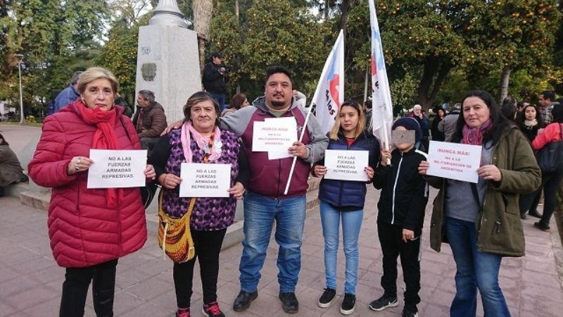 Marcha en contra de la reformulación de las Fuerzas Armadas