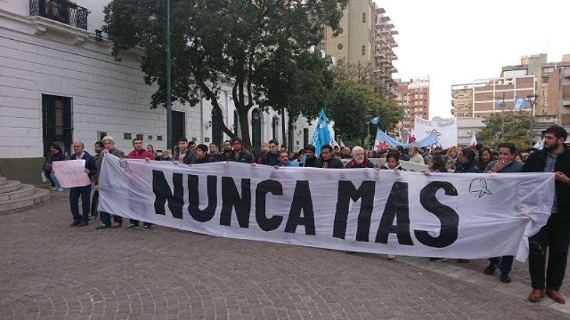 Marcha en contra de la reformulación de las Fuerzas Armadas