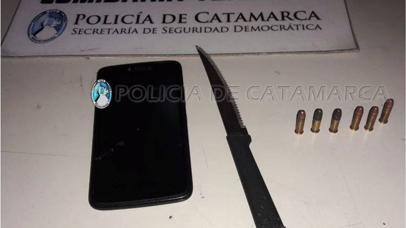 Arrestan a dos jóvenes, secuestran una moto, cartuchos punta hueca y otros elementos