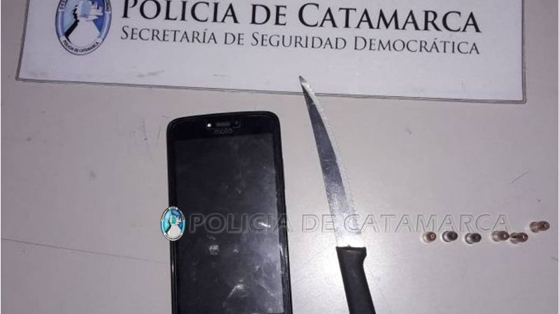 Arrestan a dos jóvenes, secuestran una moto, cartuchos punta hueca y otros elementos