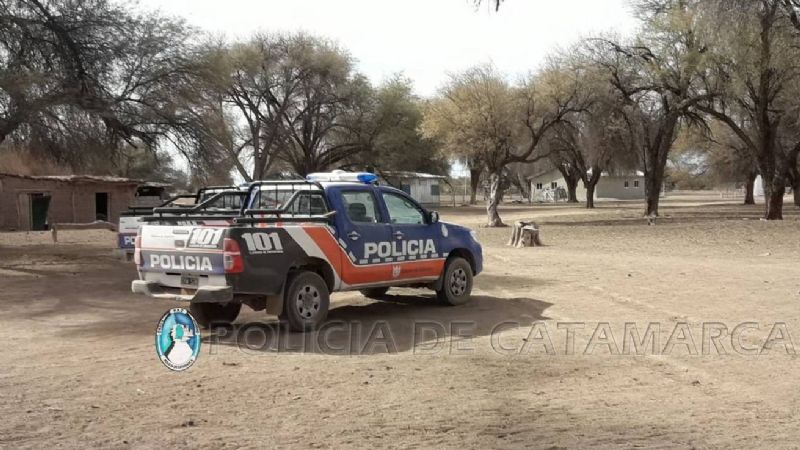 Campaña solidaria: Policías entregaron ropa de abrigo