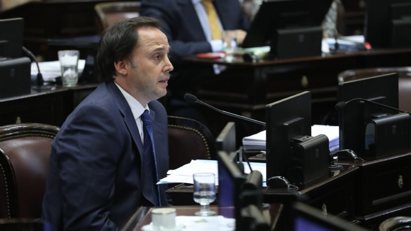 Proponen que YPF unifique los precios en todo el país