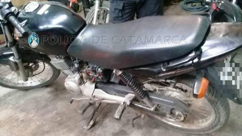 Secuestran motos y motor en talleres de Valle Viejo y Fray Mamerto Esquiú