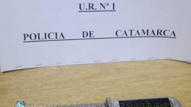 Amenazó con una cuchilla a un remisero