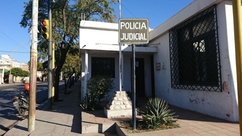 Un auto y una camioneta resultaron dañados en un siniestro vial