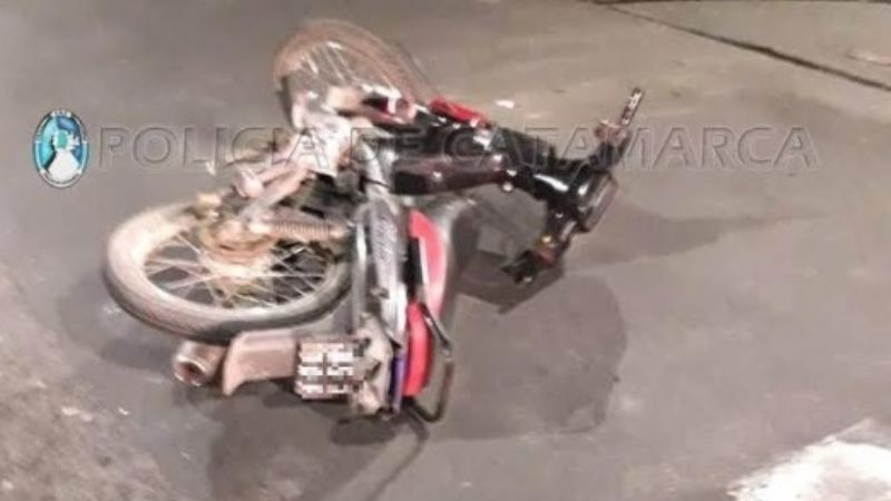 Motociclista chocó contra un colectivo en el micro centro