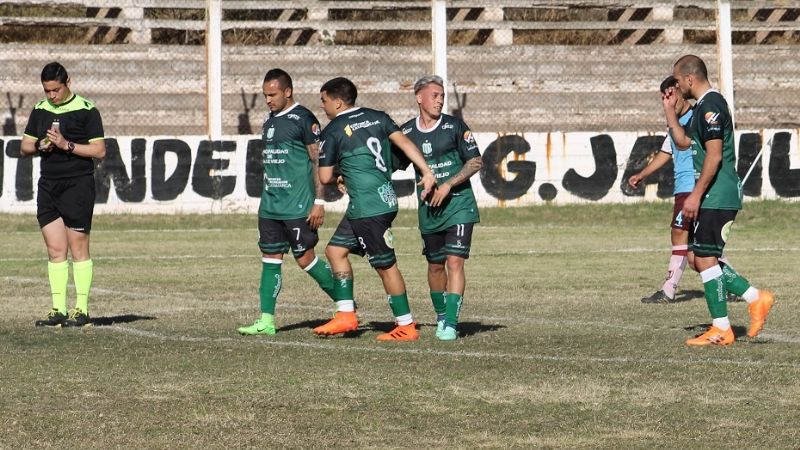 San Martín goleó y mostró la “chapa” de candidato