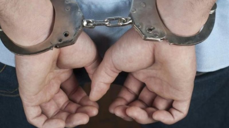 Arrestan un joven sospechoso sin documento