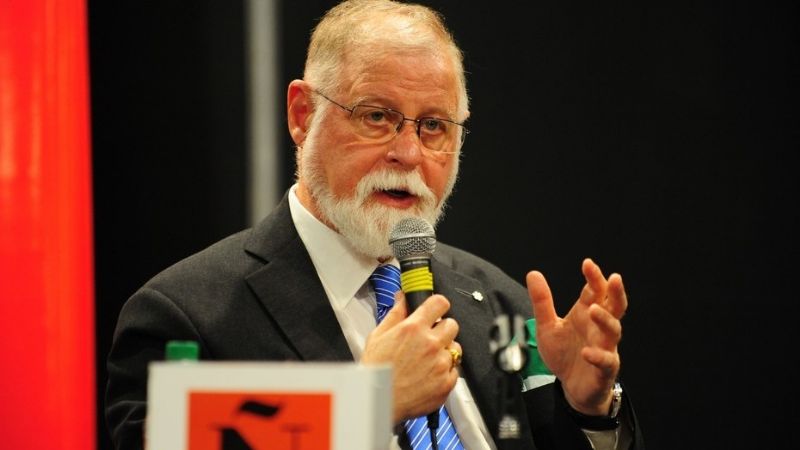 Alberto Manguel renuncia a la Biblioteca Nacional