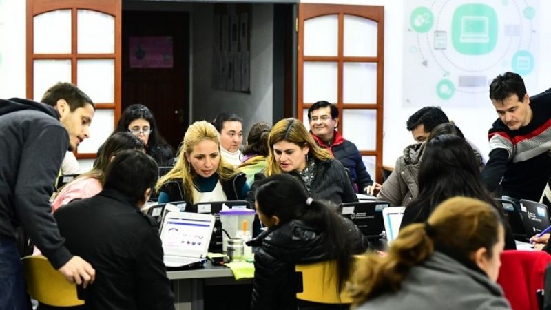 Arrancó el programa “Aprender Conectados” para docentes municipales
