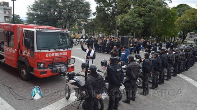 Entregan una autobomba y motocicletas a la Policía