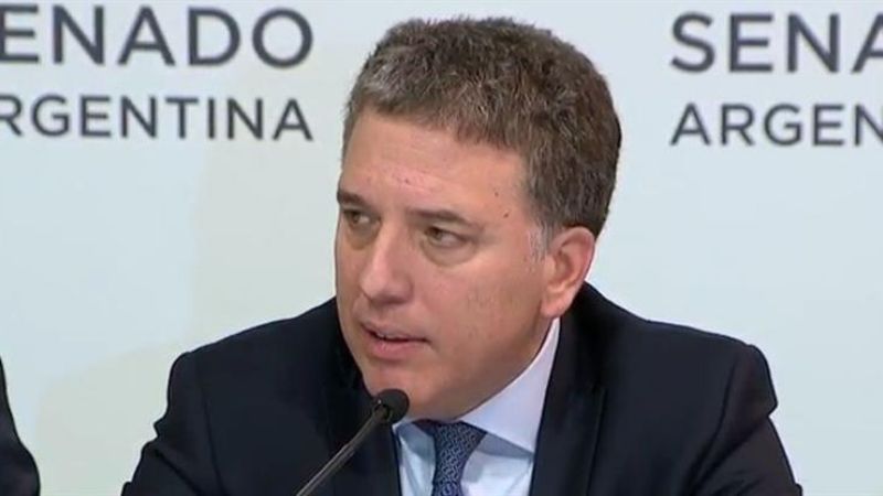Dujovne desmiente a Peña: "No tenemos bajo estudio aumentar ningún impuesto"