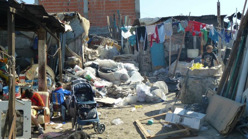 La UCA estimó que casi ocho millones de niños son pobres en Argentina