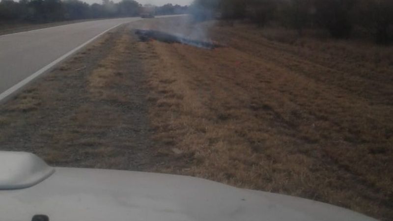 Incendio intencional de pastizales en la ruta 38