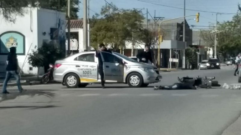 Mujer hospitalizada tras un fuerte choque en el centro de Recreo