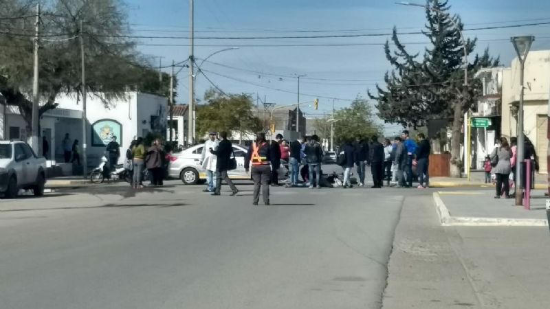 Mujer hospitalizada tras un fuerte choque en el centro de Recreo