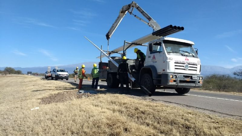 Instalan las columnas de iluminación en la Circunvalación