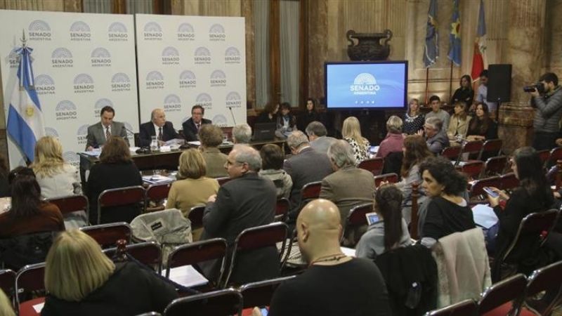 Aborto: el "no" sumó más votos y sólo quedan tres indecisos