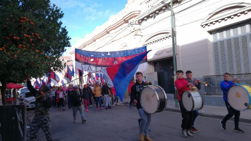 Manifestación de integrantes de la “Martín Fierro” por los planes sociales
