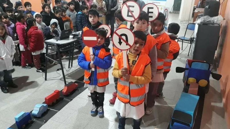 Charla educativa de seguridad vial a alumnos de Recreo