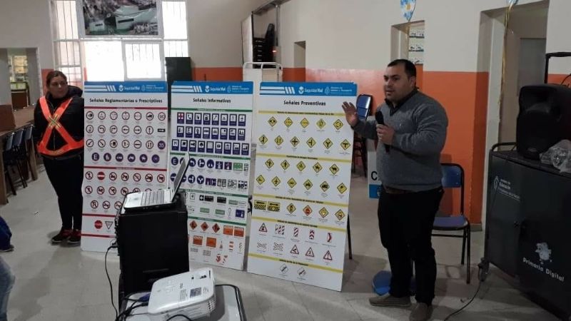 Charla educativa de seguridad vial a alumnos de Recreo
