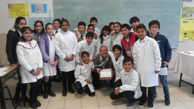 Actividades en las escuelas por el “Mes del Libro”