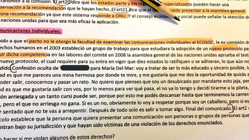 Le declaró su amor a su compañera con un mensaje entre sus apuntes