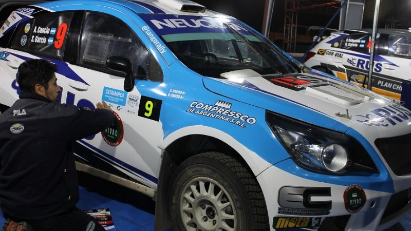 El “Rally del Poncho” se instaló frente al Hípico