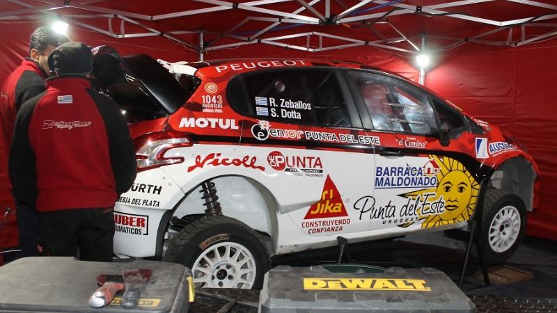 El “Rally del Poncho” se instaló frente al Hípico