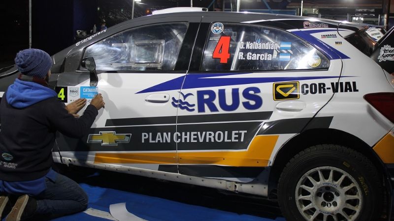 El “Rally del Poncho” se instaló frente al Hípico