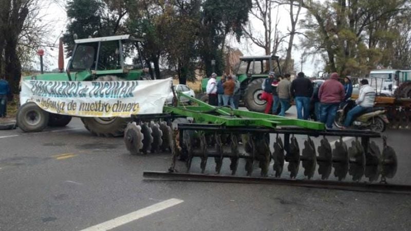“Piquete” de tabacaleros sobre la Ruta 38, en Tucumán