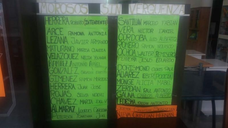 Publicó lista de "morosos", entre ellos el intendente, y le rompieron el camión