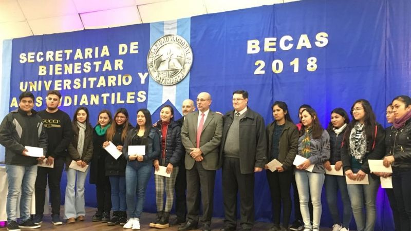 Un total de 126 estudiantes recibieron becas de Ayuda Económica
