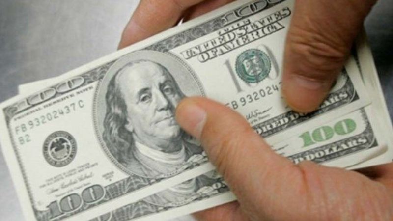 Lo sorprendieron cuando intentaba pagar con dólares falsos