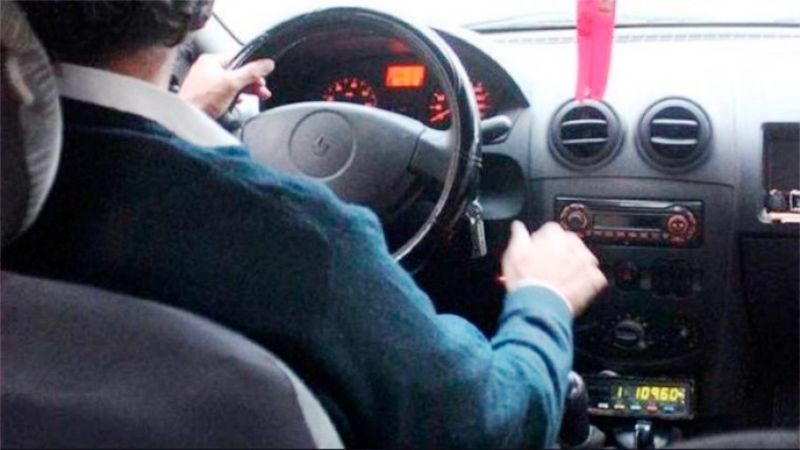 Atraparon a un joven que le robó una billetera con 200 pesos a un taxista