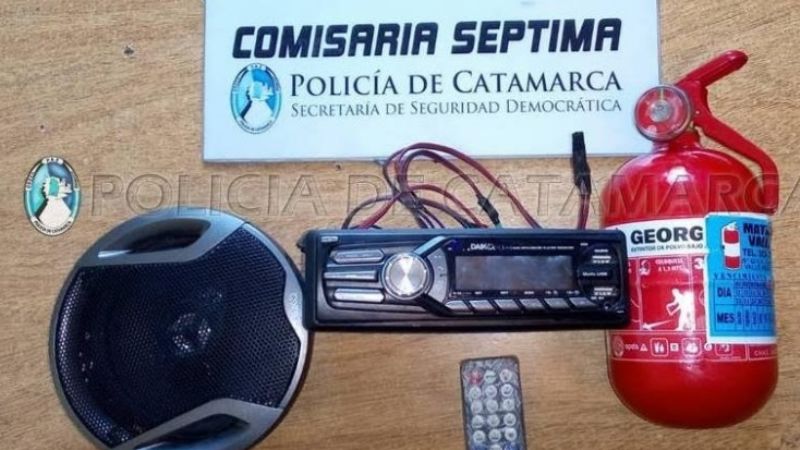 Los sorprenden vendiendo en la calle elementos robados