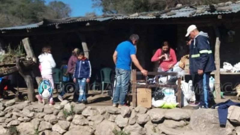 Policías entregaron donaciones en Ancasti