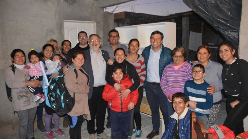 El Senado entregó mobiliario en un centro de apoyo escolar