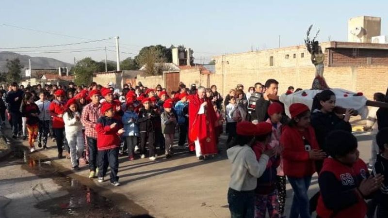 Procesión de San Pantaleón y agasajo para los niños