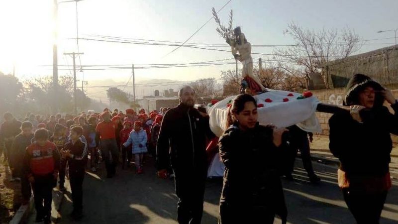 Procesión de San Pantaleón y agasajo para los niños
